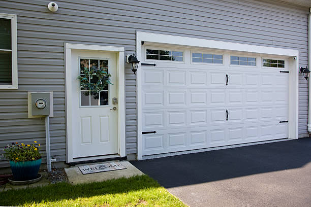 24/7 Emergency Garage Door Panel Replacement experts in Harbor Bluffs, FL